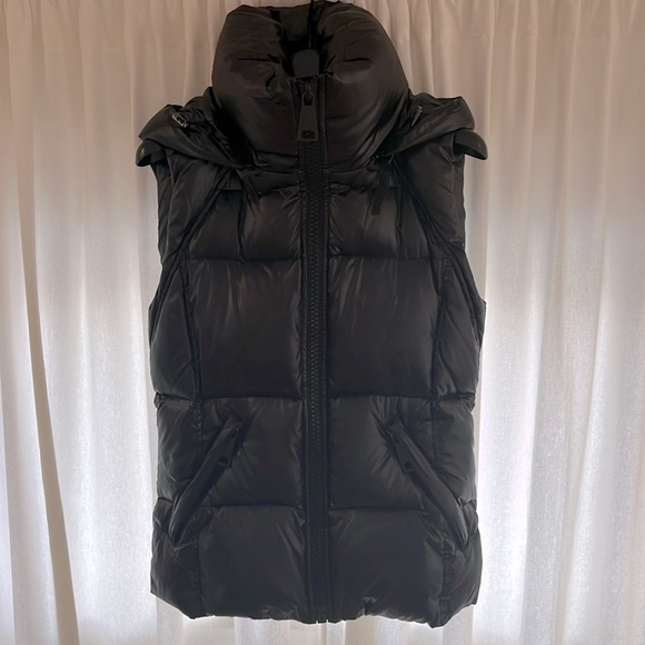 SAM. Down Feather Freedom Vest with Removable Hood - Picture 4 of 10
